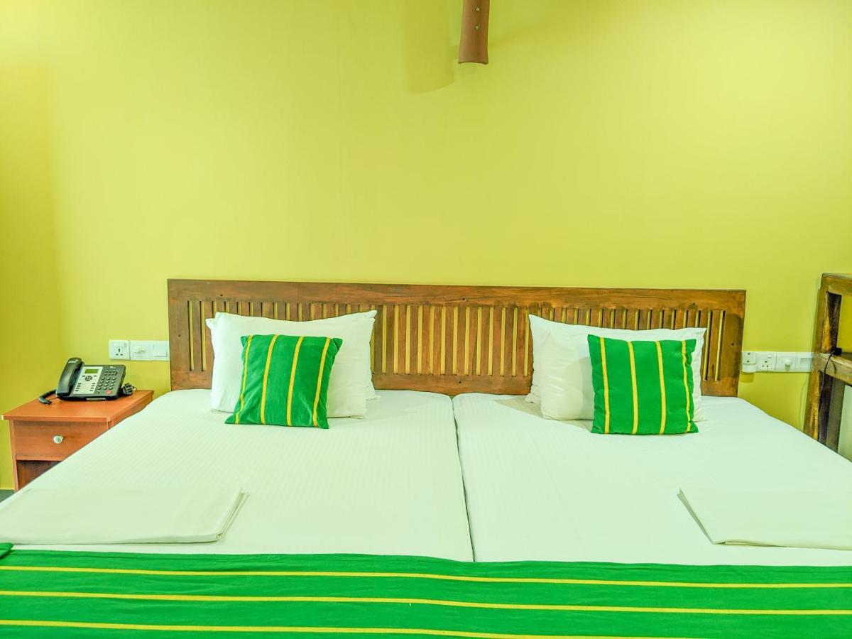 Bed and Breakfast Yala Golden Wild à Tissamaharama Extérieur photo